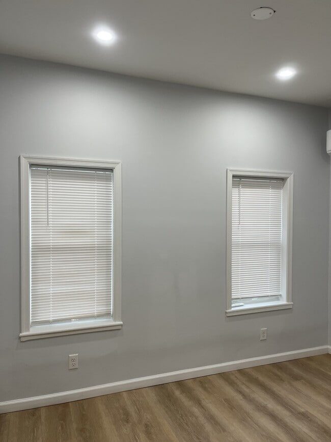 Building Photo - 1705 Tulip St