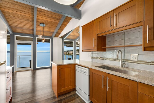 Building Photo - Alki - Waterfront 2 Bedroom 2 Bath Condo -...