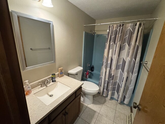 Building Photo - 880 Buchholz Dr