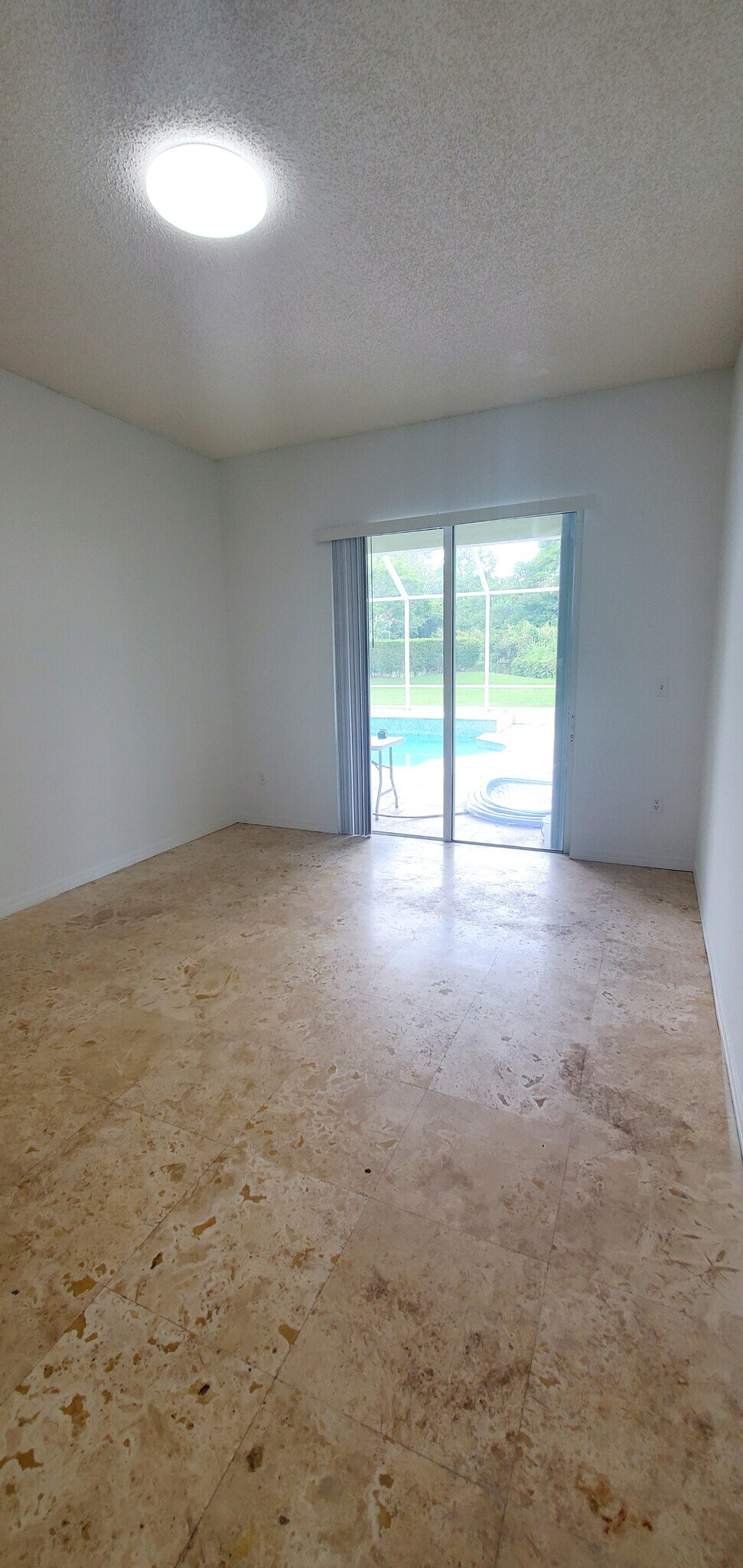 Building Photo - 420 SE 23rd Ln