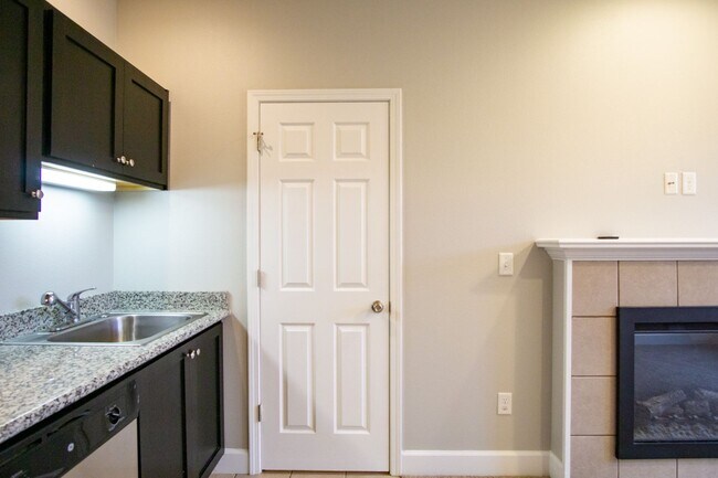 Building Photo - Contemporary Townhouse w Electric Fireplace, DW, & Juliette Balcony!