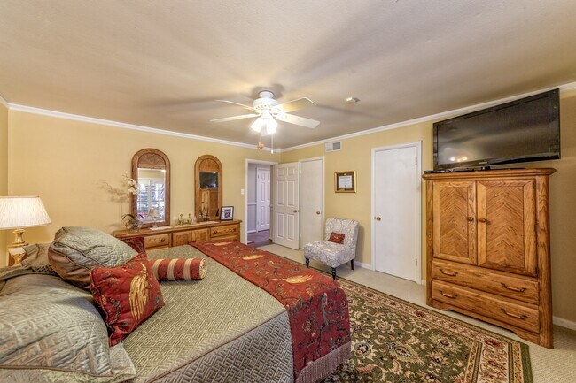 Building Photo - 11407 S Chestwood Dr