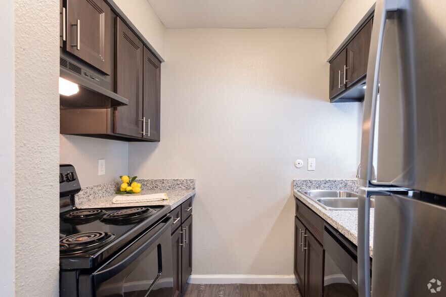 1BR, 1BA - 686SF - The Park at Sorrento