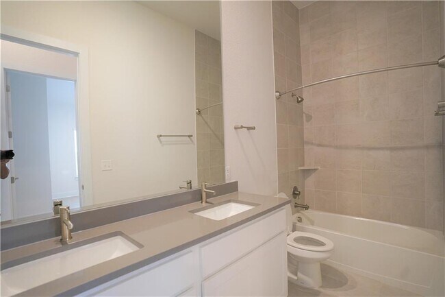 Building Photo - 621 Pinnacle View Dr