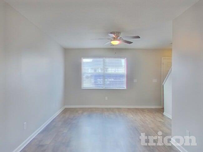 Building Photo - 175 Cascade Dr