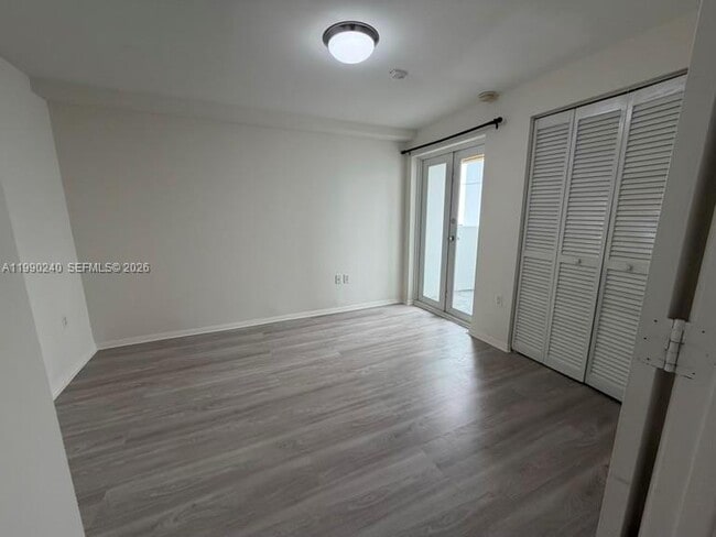 Building Photo - $3,200 1712 sw 2nd Ave #309