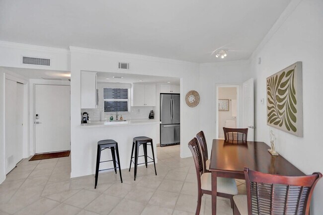 Building Photo - 2908 Bayshore Dr