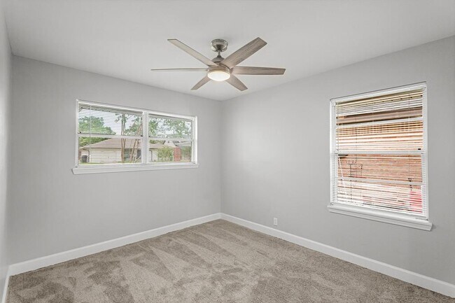 Building Photo - 5429 De Lange Ln