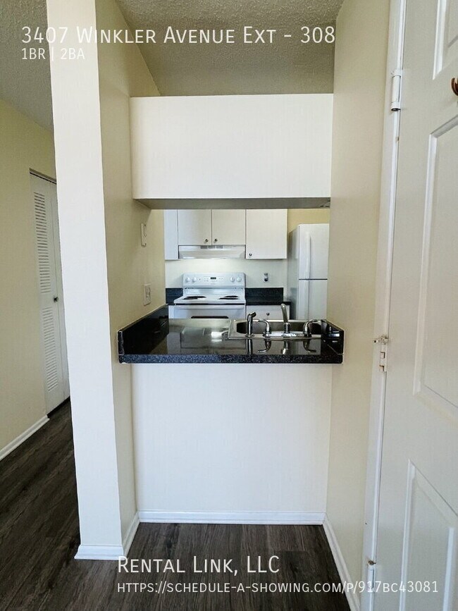 Building Photo - 3407 Winkler Ave Ext