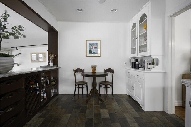 Building Photo - 717 NW 42nd St