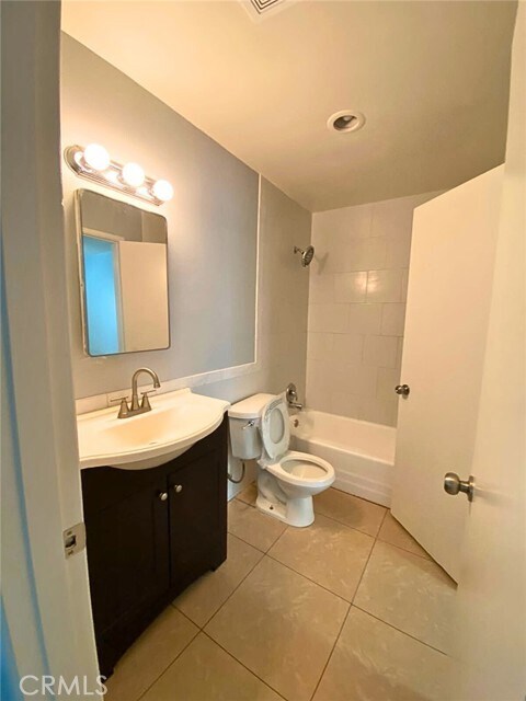 Building Photo - 811 Orchid Ct