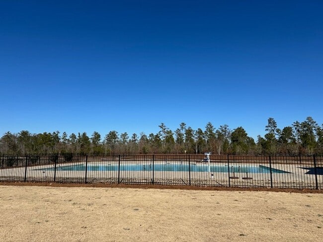 Building Photo - TOWNHOME LOCATED IN NORTHEAST COLUMBIA