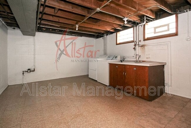 Building Photo - 3436 Dellwood Dr