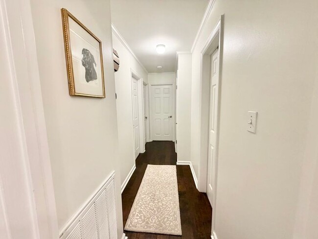 Building Photo - 490 Strathy Hall Dr