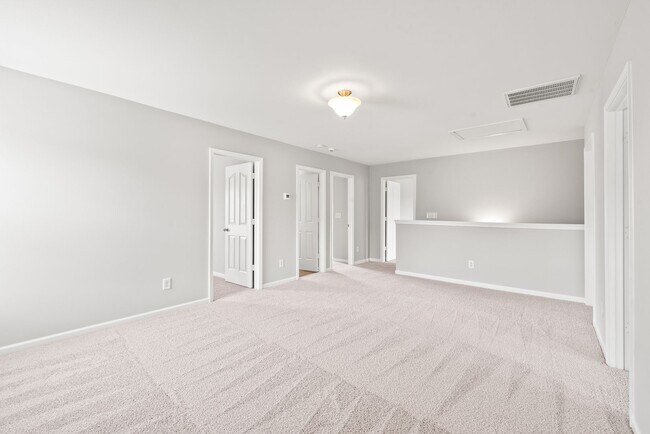 Building Photo - Move-in Ready (Fresh Paint, New Carpet!)