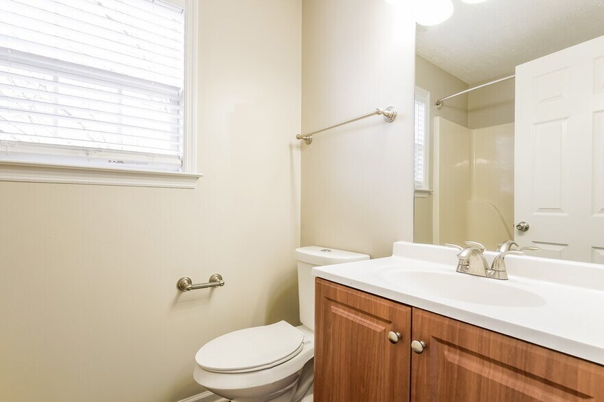 Building Photo - 1829 Lakewood Village Dr