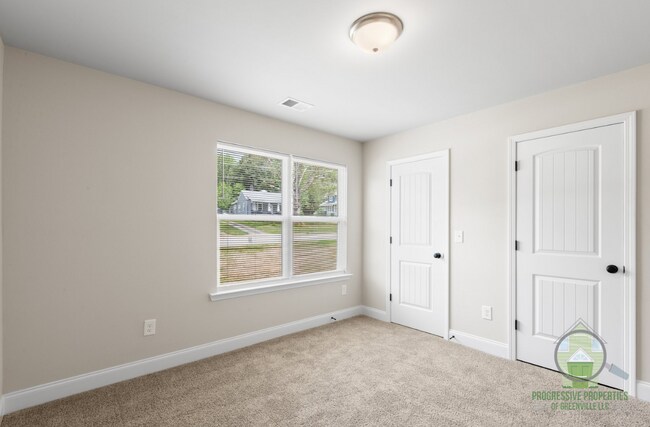 Building Photo - 217 Liberty Dr