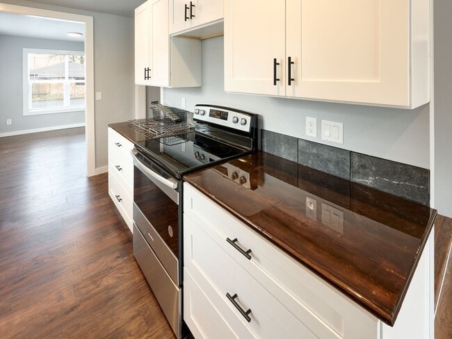 Building Photo - 11th - VPM415E-5