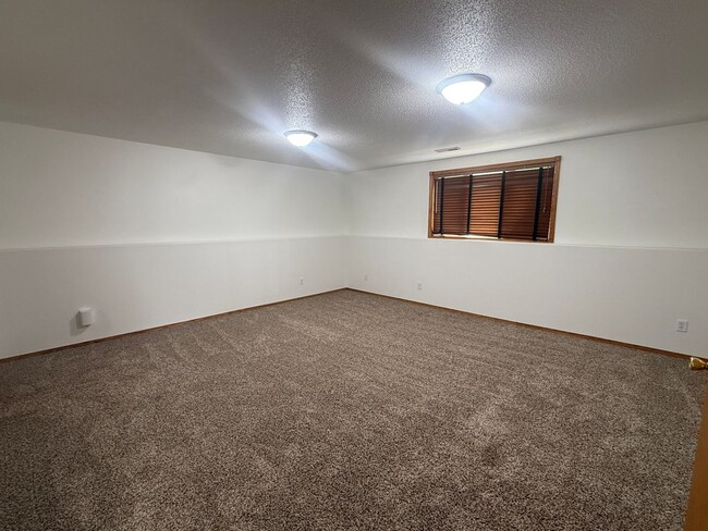 Building Photo - Spacious 3BR Home in Legacy School District with 3 Living Areas & 2-Stall Garage