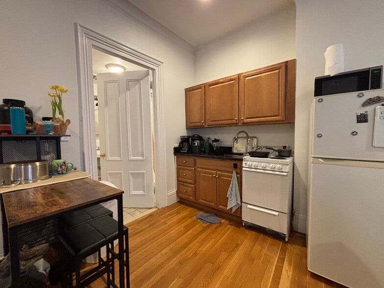 Building Photo - 85 Charles St