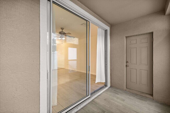 Building Photo - 2BR Townhome in Wynchase | Dual Suites + Screened Lanai