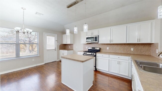 Building Photo - 2415 Montana Blue Dr