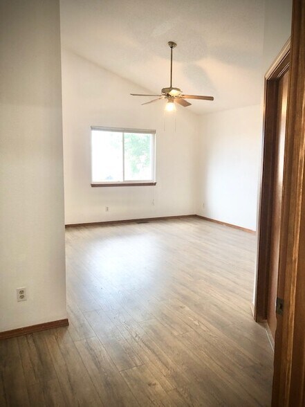 king bedroom unfurnished - 8659 Chancellor Dr