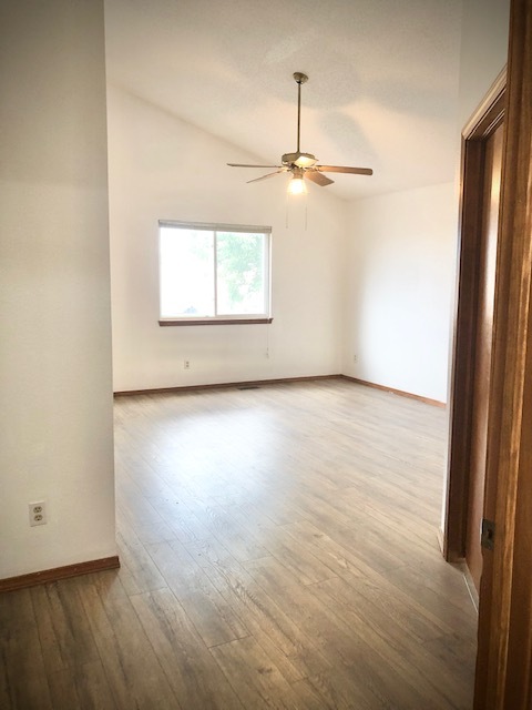 master bedroom - 8659 Chancellor Dr