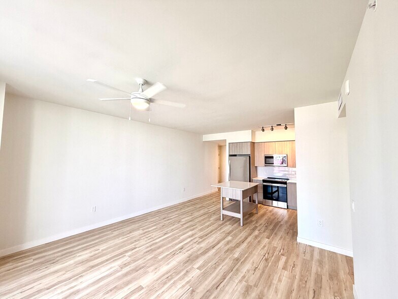 Building Photo - 452 SW 2nd St