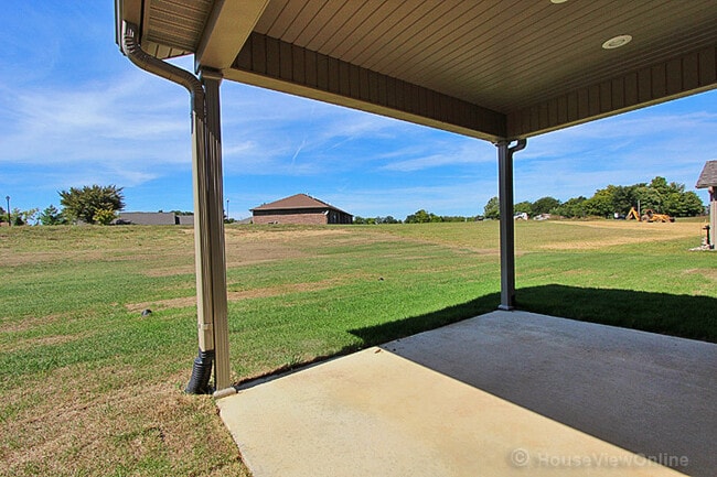 Building Photo - Broadridge 863/865