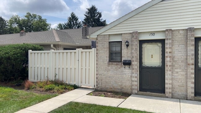 Building Photo - First Floor 1 Bedroom Condo in Manheim Tow...