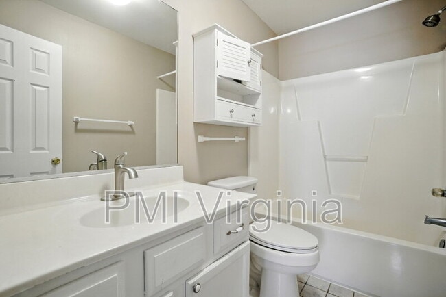 Building Photo - 312 Hickory Hinge Way