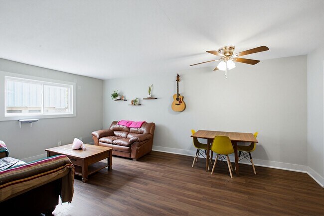 Building Photo - 2 Bed 1 Bath Condo by UT and CapMetro Stop