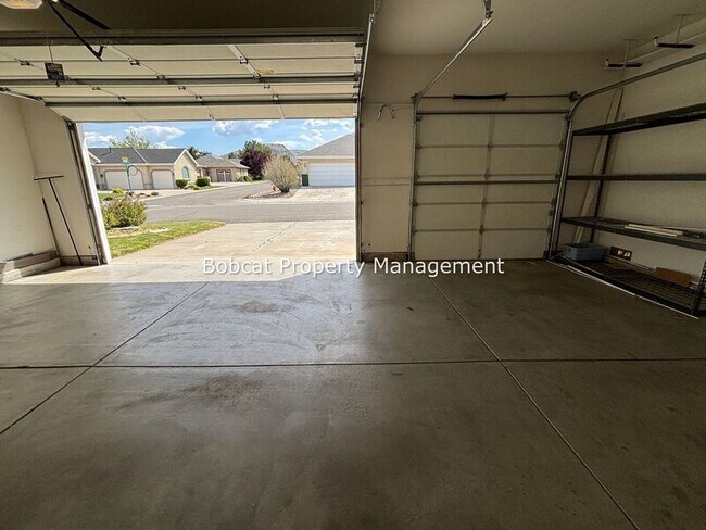 Building Photo - 1626 Evergreen Dr