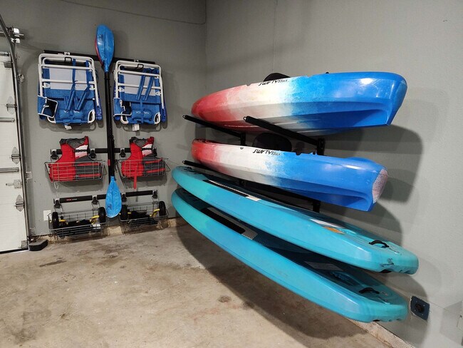 Building Photo - 200 Cove Dr