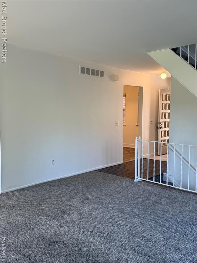 Building Photo - 3028 Moon Lake Dr