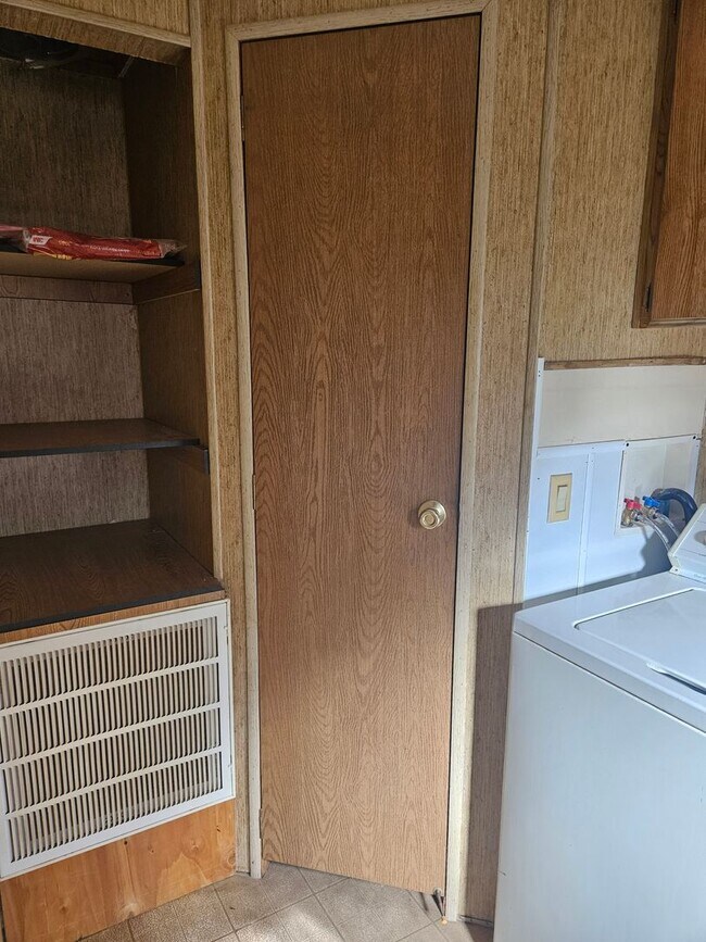 Building Photo - Large 3 bed/2 bath manufactured home in de...