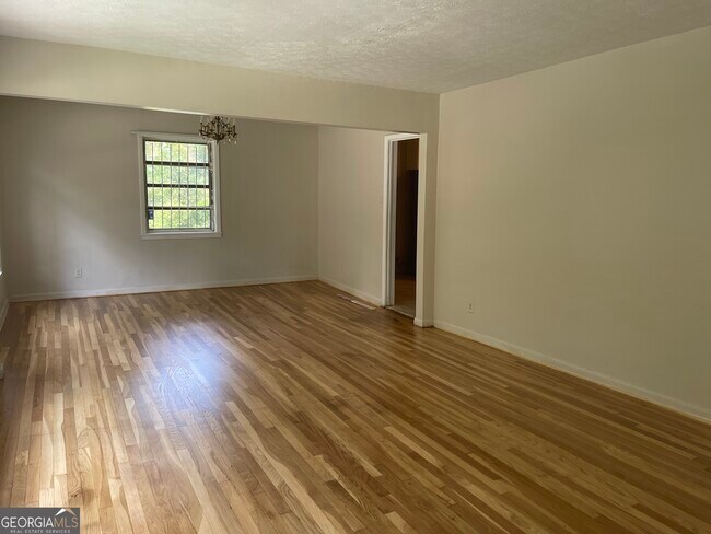 Building Photo - 3027 Collier Dr NW