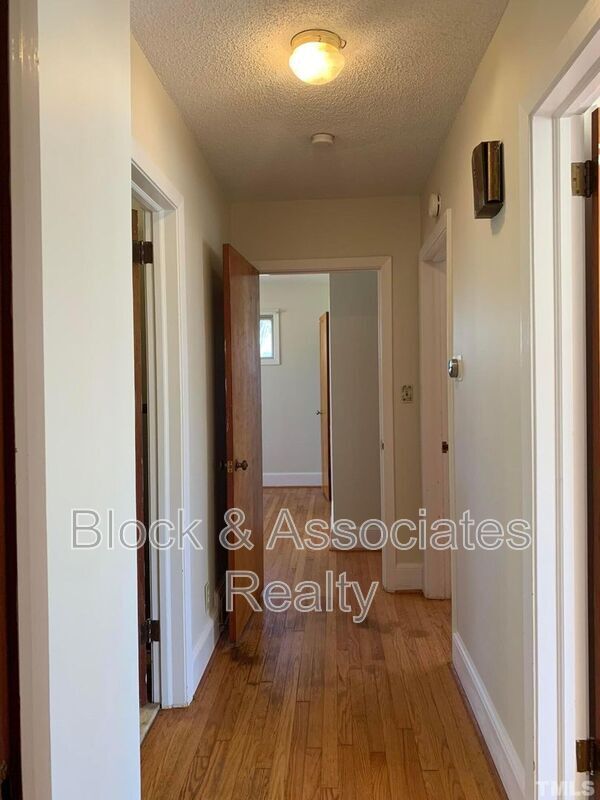 Building Photo - 6015 Inona Pl