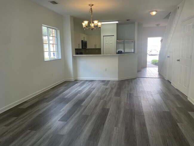 Building Photo - 5024 SE Mariner Garden Cir