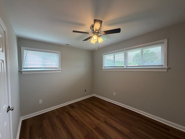 Building Photo - newly renovated 3-bedroom 1 bath