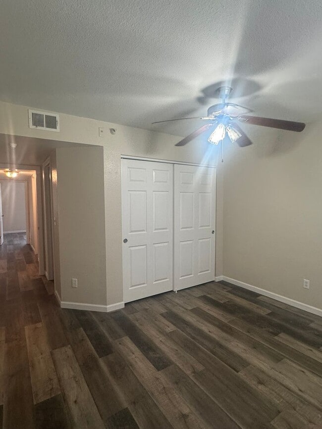 Building Photo - Remodeled Ground Floor 2 Bed Condo Ready for Move In