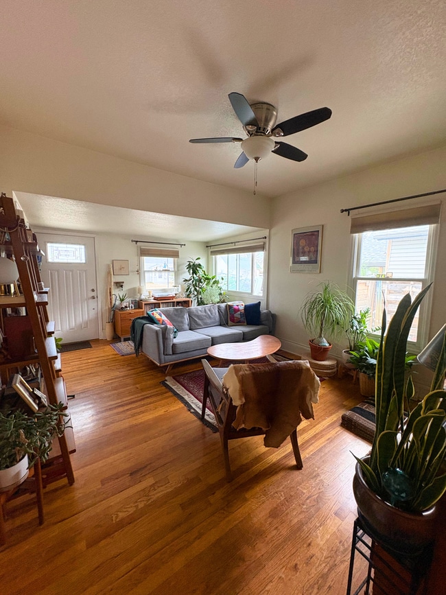 Building Photo - Spacious and Bright 3B Home in Longmont Available for August. Great Location!