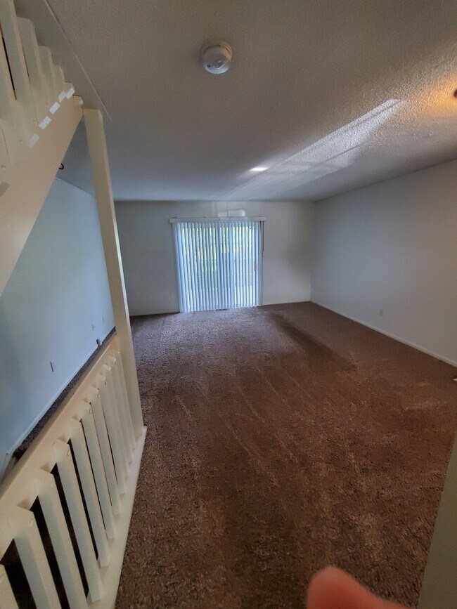 Building Photo - 1695 Ridgebury Dr