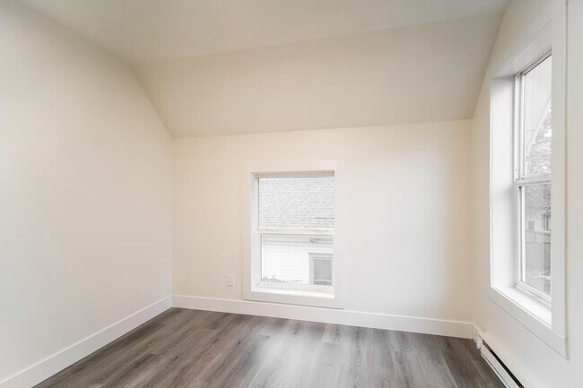 Building Photo - 135NE