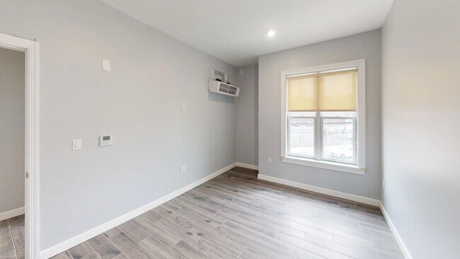 Building Photo - 680 Grand St