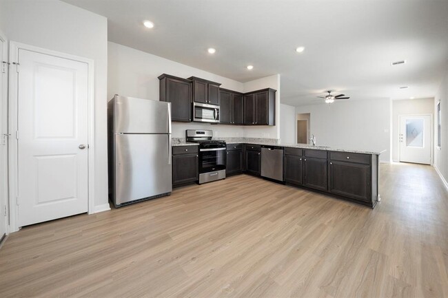 Building Photo - 15454 Maple Ter Dr