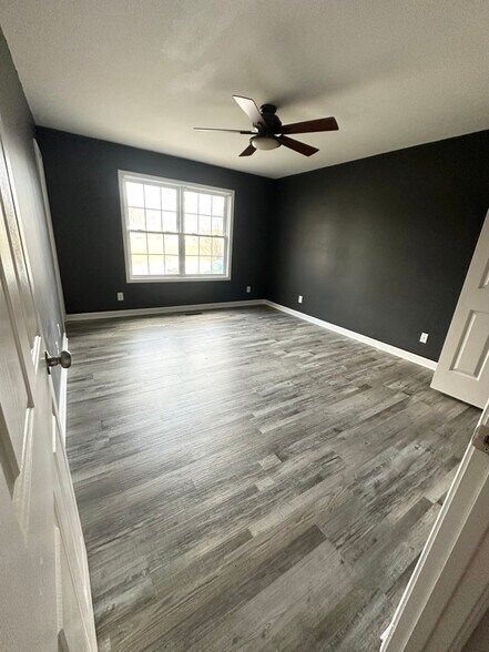 Building Photo - 125 Foxrun