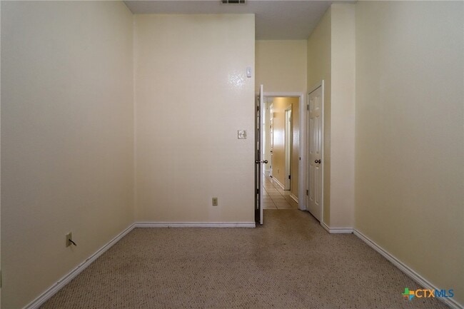 Building Photo - 608 Totem Trail