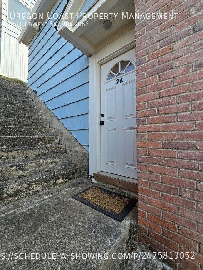 Building Photo - Ocean Views 1bed/1bath Upstairs Unit